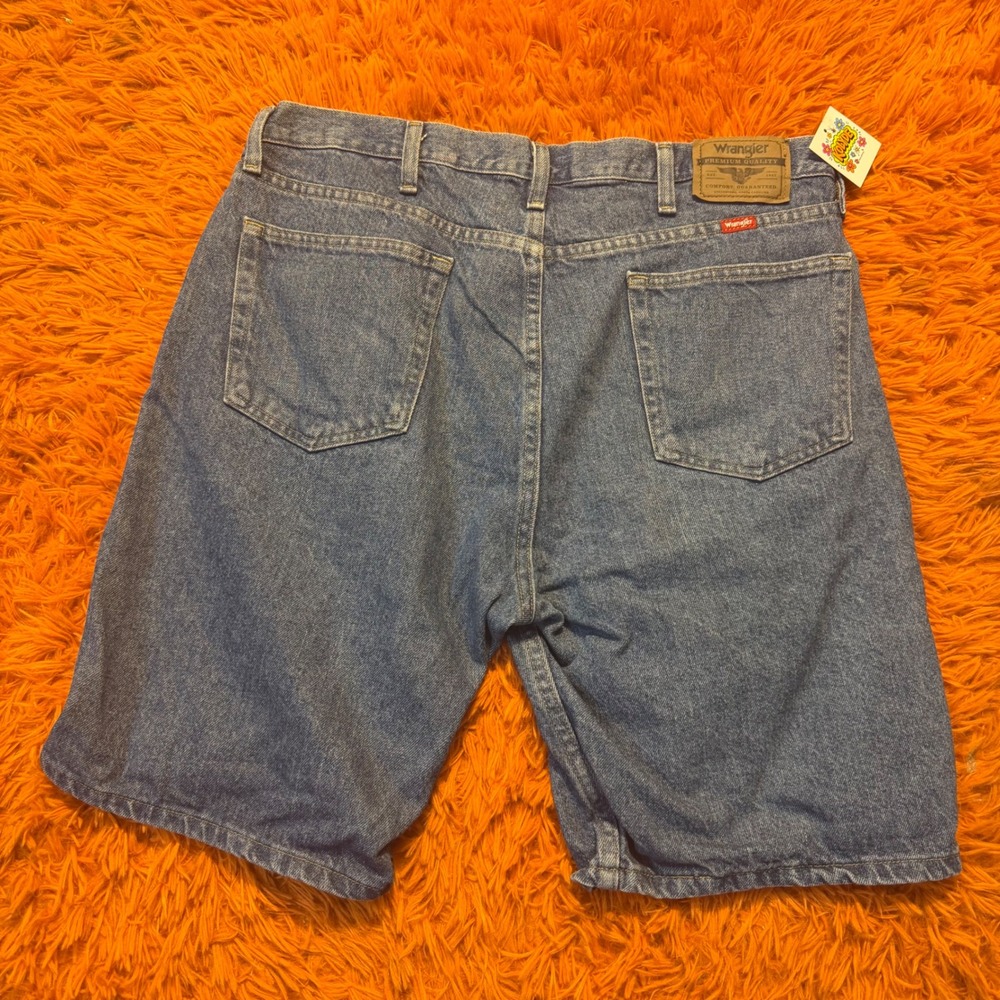 Wrangler Mens Relaxed Fit Denim Shorts Blue 606NWMS Size 36 Reg Premium Quality